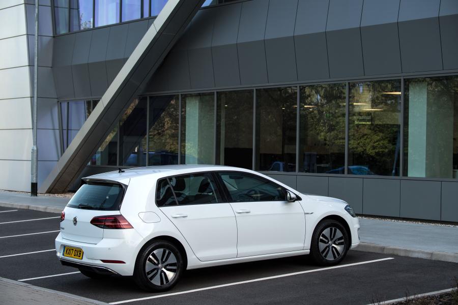  Volkswagen e-Golf 2017 года  (UK) (фото 20 из 28)